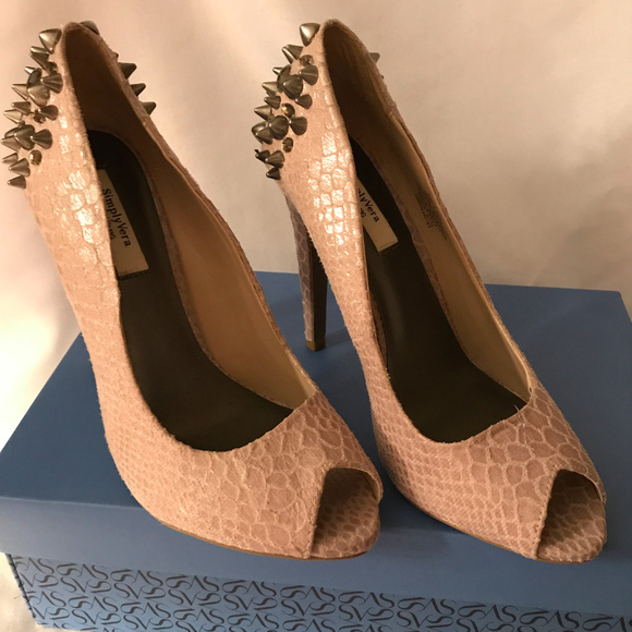 Simply Vera Wang / Svalice Grey  Snake SPIKE! NIB! - Picture 2 of 8